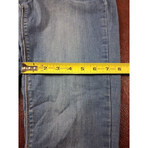 Almost Famous Premium Women’s Size 7 Light Wash Mid Rise Denim Jeans NWT - Picture 15 of 16